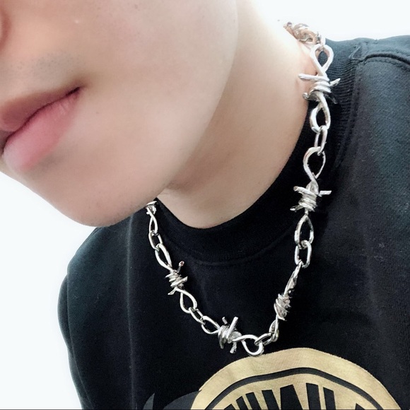 Other - Barbed wire unisex necklace